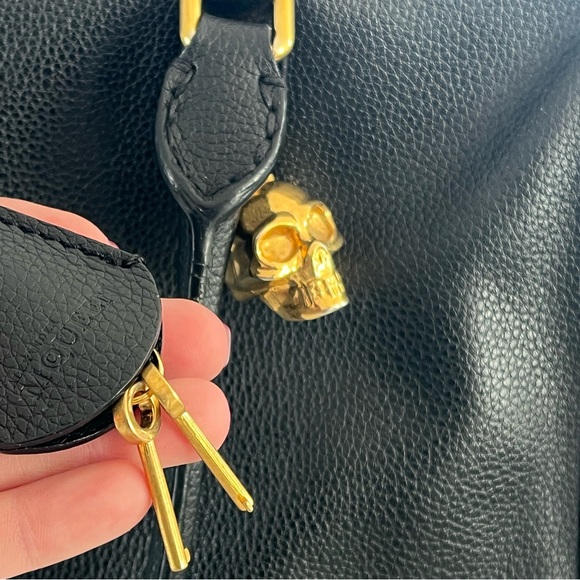 Alexander McQueen Large Skull Padlock Zip Around Tote Bag / Satchel in Black - Picture 5 of 17